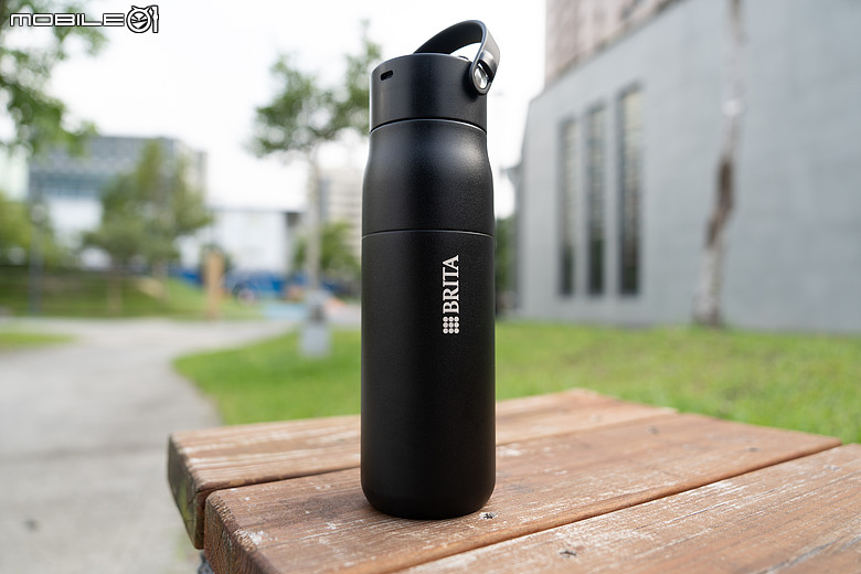 BRITA LARQ iQ 探索智能淨水保冰杯開箱｜UV-C 殺菌、智慧追蹤飲水紀錄、濾水保冰一次到位
