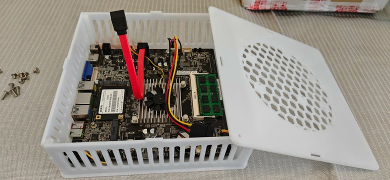 [開箱] 閒魚硬碟1t0 hc620 + 佰元nas飛牛x86