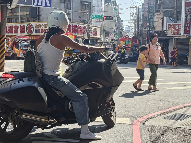 有哪些值得推薦的重機照片、影片、紀錄片或旅遊影像作品？