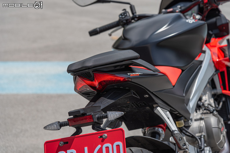點我看大圖 Aprilia Tuono 660 試駕報告|手握燥熱戰鬥純血,電控帶來千變萬化!