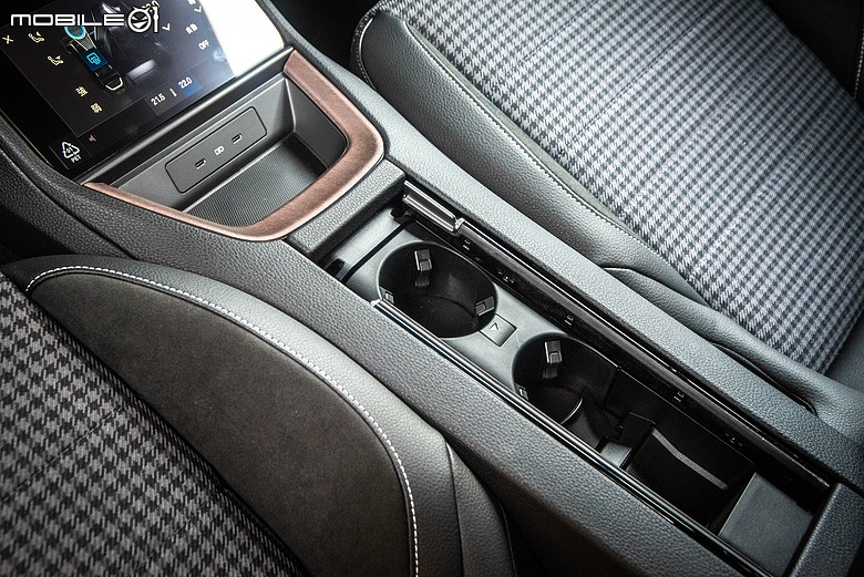 Porsche Panamera 4S E-Hybrid 試駕｜不張揚的快，更顯從容！