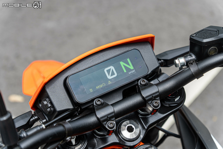 KTM 390 SMC R 試駕｜街車以上，滑胎以下