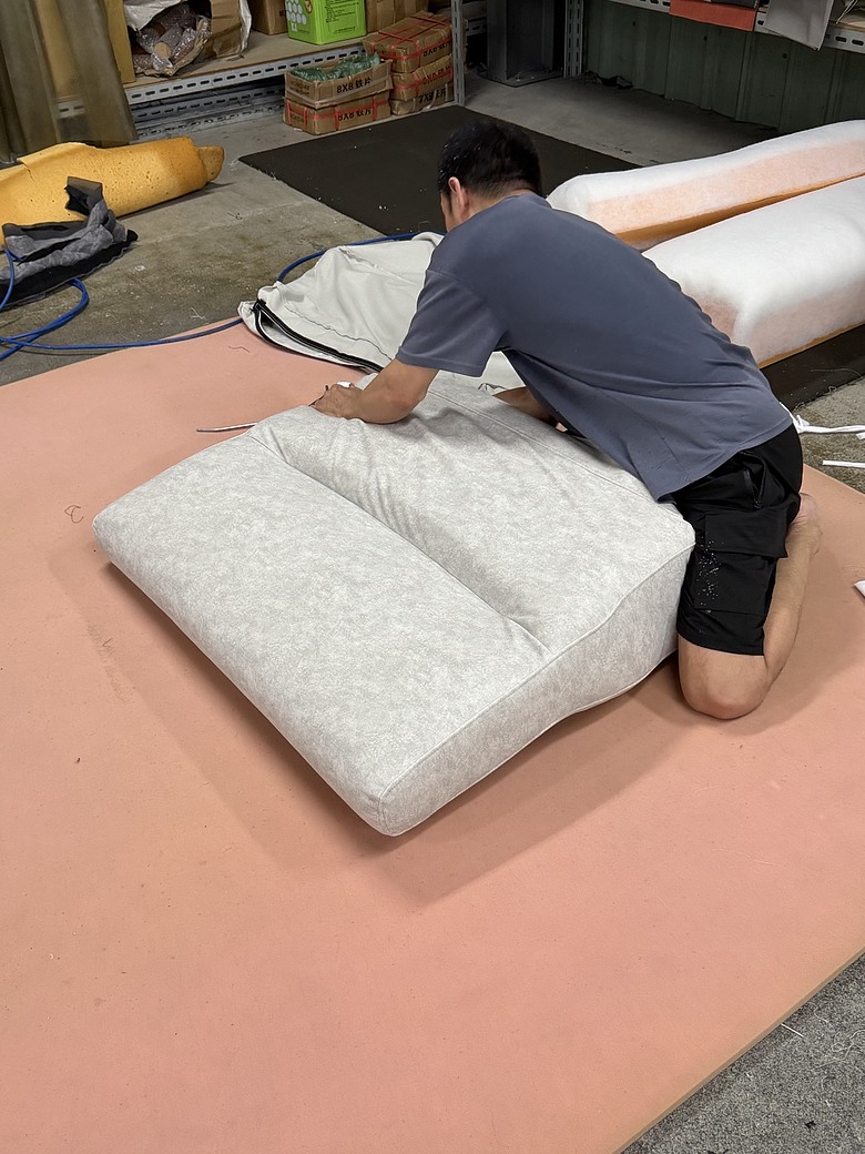 點我看大圖 【開箱/心得】新屋裝潢筆記:5 間代表性沙發工廠推薦與配色提醒