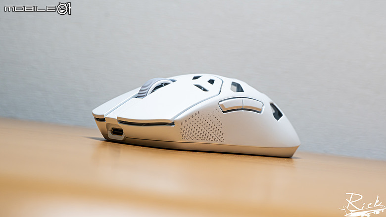 【開箱】賊船鎂合金滑鼠與首款玻璃墊 | CORSAIR SABRE v2 PRO WIRELESS MG WHITE & MM GLASS LARGE