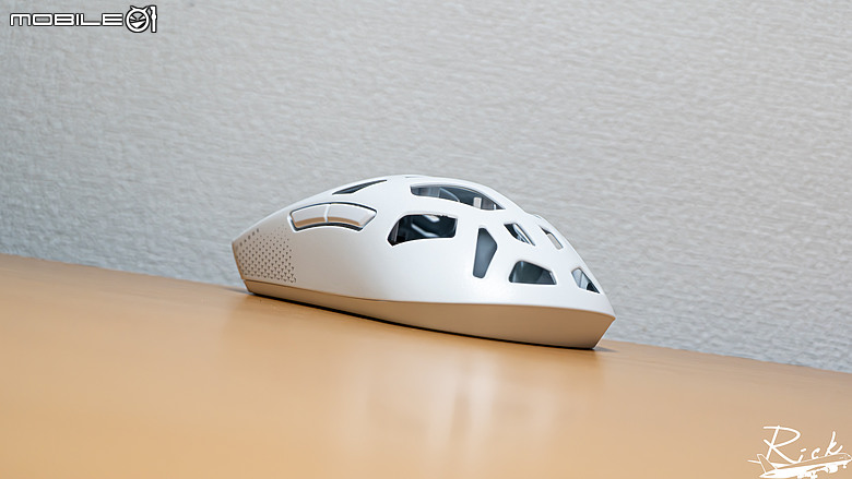 【開箱】賊船鎂合金滑鼠與首款玻璃墊 | CORSAIR SABRE v2 PRO WIRELESS MG WHITE & MM GLASS LARGE