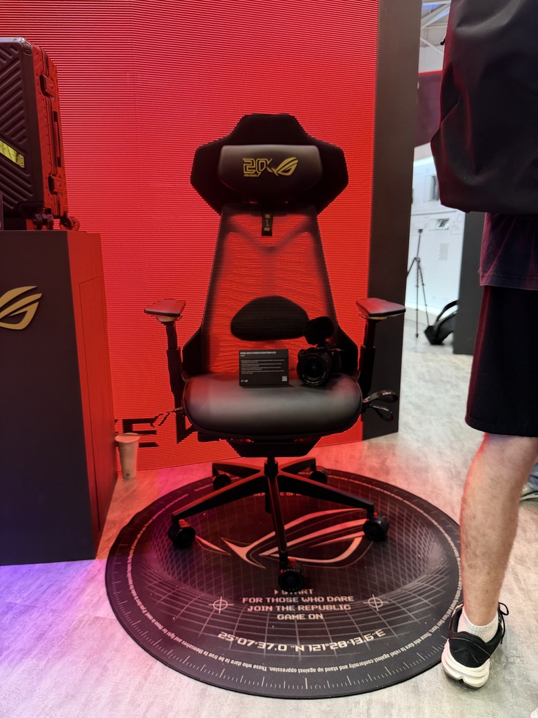 【COMPUTEX 2026 -ROG攤位體驗-電競周邊 】ROG 20 週年 Edition 20:透明黑金之下,玩家信仰的工藝展演