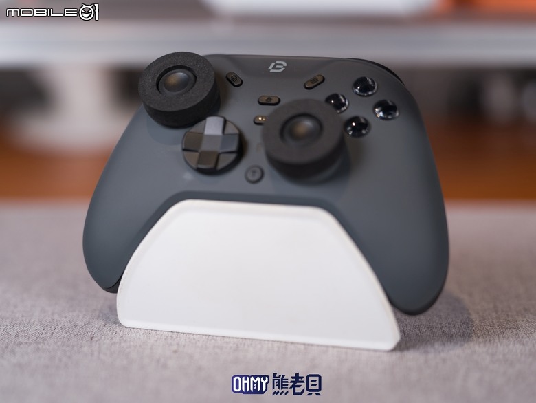 雙按鈕配置、多平台通用 Bteam Specter 沛影 無線遊戲手把