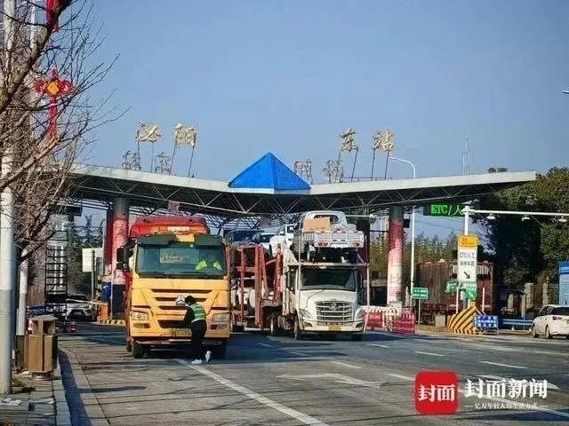 比遠洋捕撈還離奇! 21輛不同省市的凍貨車集體偏航到河南泌陽被扣押💥