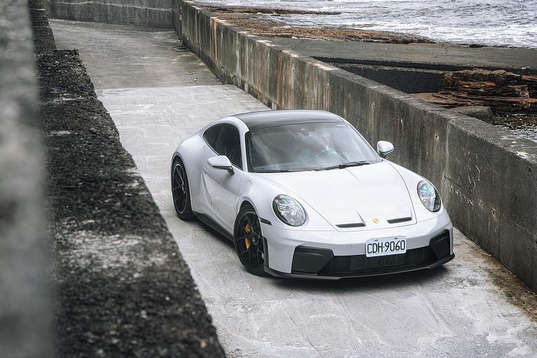 Porsche 911 GT3 with Touring Package試駕｜藏起尾翼，藏不住實力！
