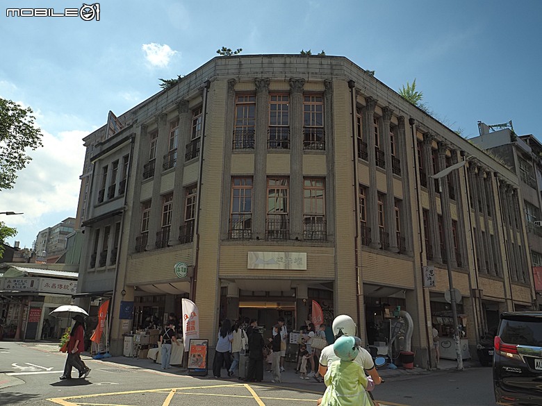 大稻埕歷史風貌特定專用區、Olympus Plaza Taipei、永樂町派出所、十連棟、大稻埕辜宅、福生堂醫院，順便品嚐昭和浪漫洗濯屋的烤糰子與甜點冰品 — 2026初夏之大稻埕散策 北段 — 民生西路以北至民權西路大橋頭站之間