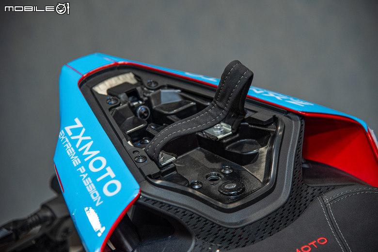 張雪機車 ZXMOTO 820RR實車開箱｜來自中國的三缸戰鬥機！WSBK SSP賽事當紅炸子雞！