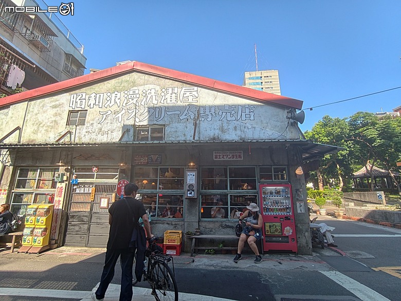 大稻埕歷史風貌特定專用區、Olympus Plaza Taipei、永樂町派出所、十連棟、大稻埕辜宅、福生堂醫院，順便品嚐昭和浪漫洗濯屋的烤糰子與甜點冰品 — 2026初夏之大稻埕散策 北段 — 民生西路以北至民權西路大橋頭站之間