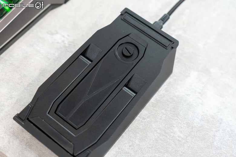 【Computex 2026】微星推出新款磁軸鍵盤 Strike Alloy TMR 具備 PCB 防水設計在水中也能打!