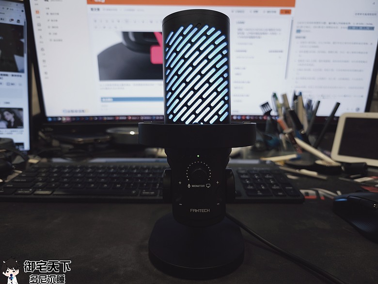 開箱｜FANTECH MCX04 USB 電容式 RGB 麥克風 - 入門到中階玩家需求一次到位，2 千內有找的電腦麥克風！