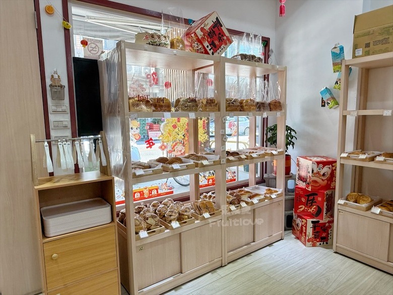 在地甜點、蛋糕、麵包烘焙店,甜而不膩的麻吉泡芙、蛋糕必吃,還有多款平價麵包