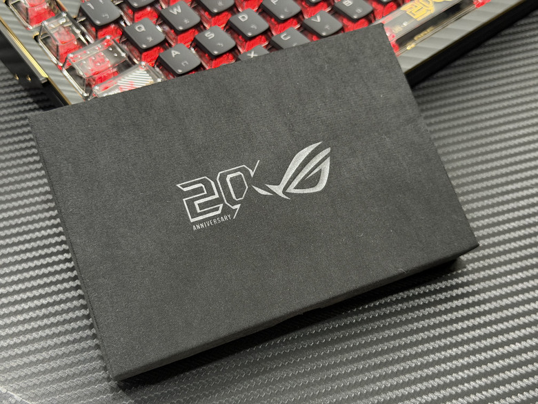 【開箱】24K鍍金aka尊爵不凡版敗家之眼｜ROG 20週年限定版鍵鼠組+鍵帽