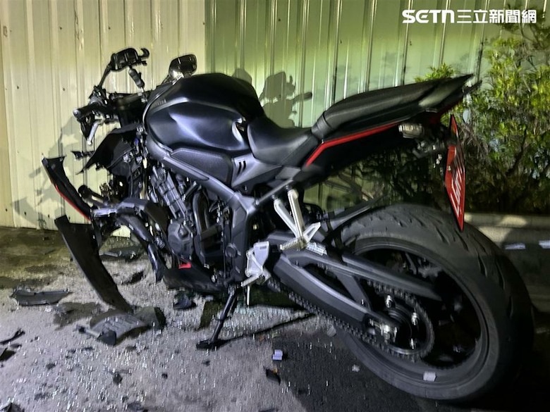 台中 重機🏍️💨過彎 人車🧘分離。機車360度 飛高高🚀掛在牆上