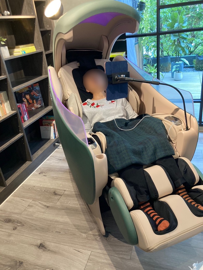 頂級SPA搬回家!OSIM AI 5感養身椅居家開箱--功能規格+長輩實際體驗全紀錄