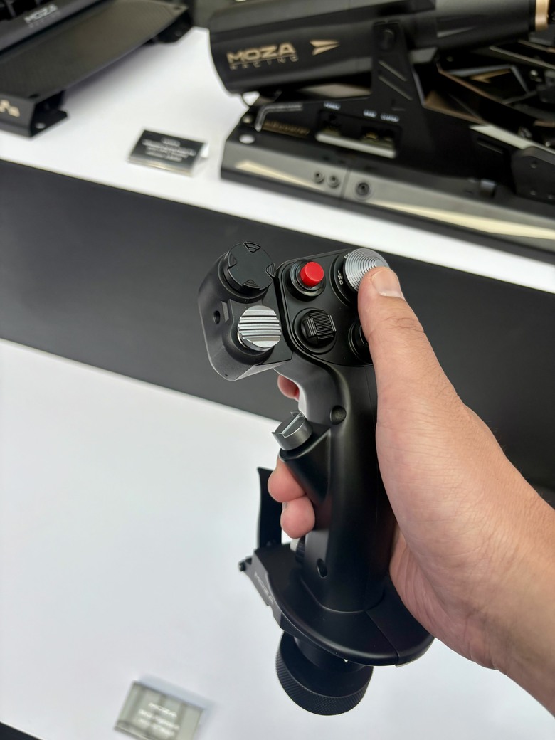 【COMPUTEX 2026】原來賽車模擬器可以這麼真!MOZA Racing 體驗分享
