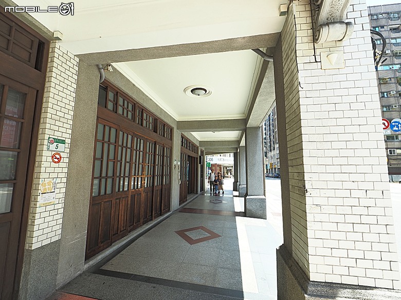 新芳春行、波麗路餐廳、黑美人大酒家、大千百貨、渭水驛站，還有美味吐司PILLO Bakery & café及好吃的大稻埕魯肉飯 — 2026初夏之大稻埕散策 東段 — 延平北路二段兩側及東側