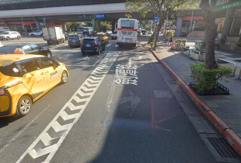 士林劍潭路+基河路 白牌速可達 待轉問題