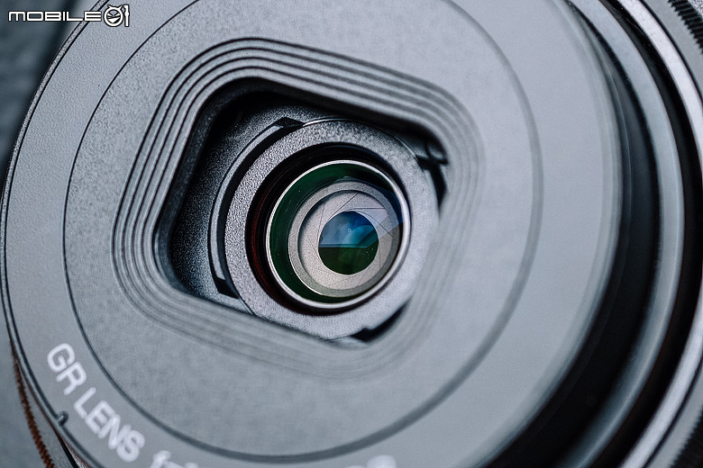 RICOH GR IV Monochrome 評測報告｜以純粹光影、譜寫口袋裡的黑白詩篇！