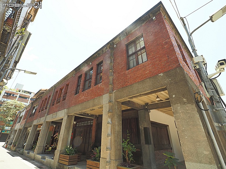 大稻埕霞海城隍廟、大稻埕遊客中心、大稻埕屈臣氏大藥房、六館街尾洋式店屋、李臨秋故居、千秋街店屋、李春生紀念教會、陳天來故居、原周進春茶行｜台原亞洲偶戲博物館｜逆風樓— 2026初夏之大稻埕散策 南段—民生西路以南至南京西路之間