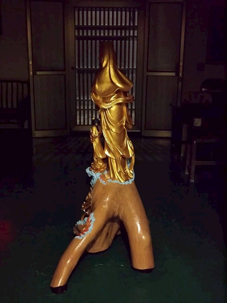 佛像背面