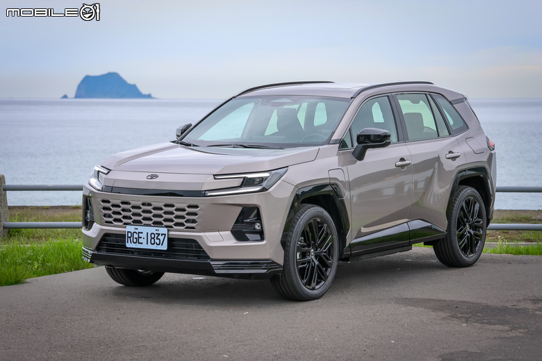 Toyota RAV4 PHEV 試駕｜可純電每日通勤、還具備6秒內加速破百的實力！