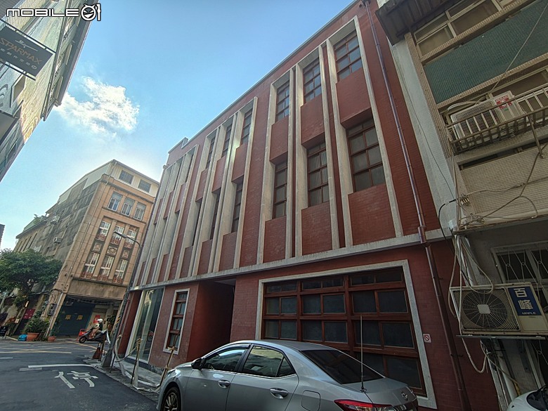 大稻埕歷史風貌特定專用區、Olympus Plaza Taipei、永樂町派出所、十連棟、大稻埕辜宅、福生堂醫院，順便品嚐昭和浪漫洗濯屋的烤糰子與甜點冰品 — 2026初夏之大稻埕散策 北段 — 民生西路以北至民權西路大橋頭站之間