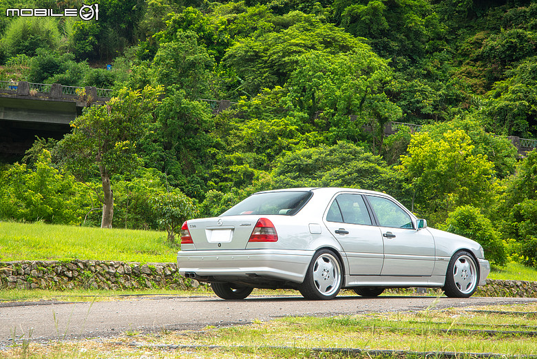經典試駕｜AMG量產時代的起源，Yao與他的Mercedes-Benz C 36 AMG！