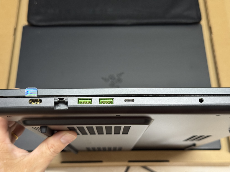 Razer Blade 18 (2026)簡單開箱