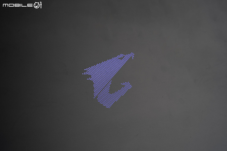 GIGABYTE AORUS MASTER 16 AM6J｜今年最超值 16 吋 RTX 5090 電競機皇？