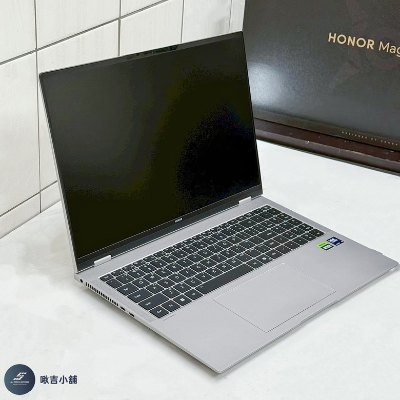 點我看大圖 榮耀這次是不是偷偷升級了?開箱|MagicBook Pro 16 輕薄本 (附開箱影片)