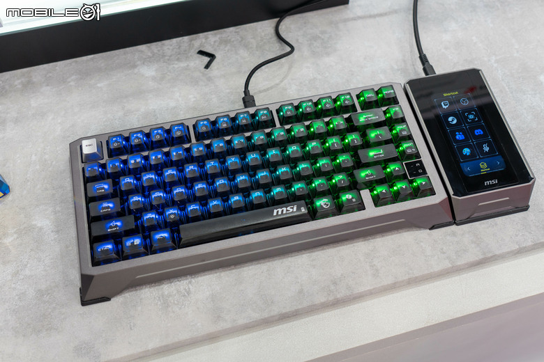 【Computex 2026】微星推出新款磁軸鍵盤 Strike Alloy TMR 具備 PCB 防水設計在水中也能打!