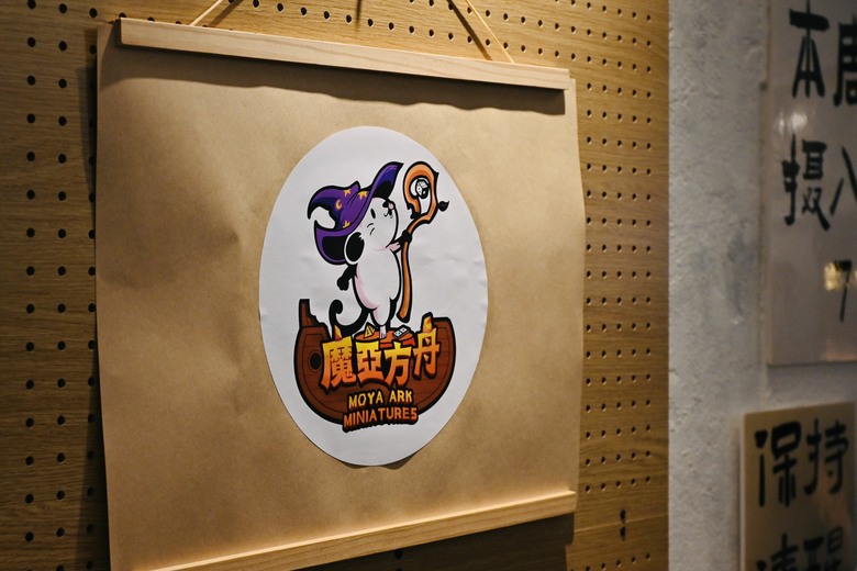 [模型坑已經夠深了］爬上四樓的咖啡香與桌上戰場，意外開啟戰棋世界的大門