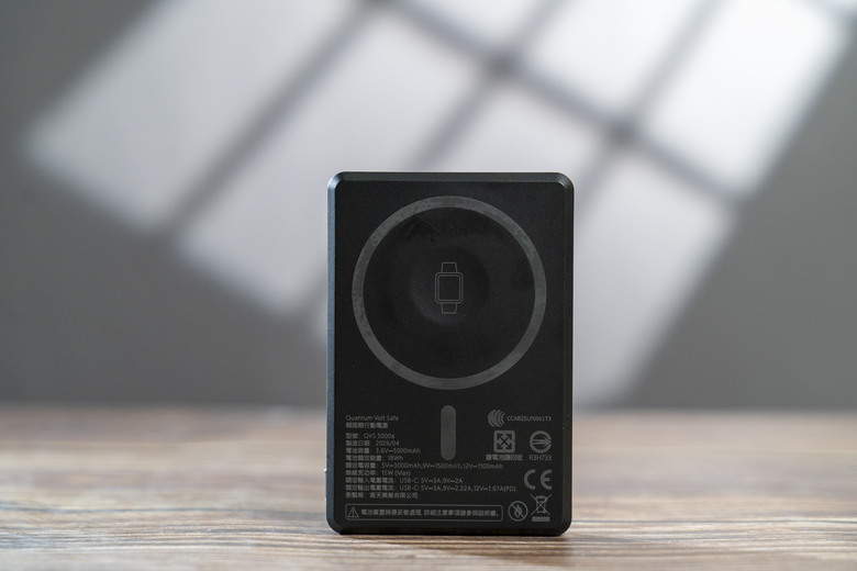 點我看大圖 【開箱測試】𝐐𝐕 𝐒𝐚𝐟𝐞 類固態行動電源 5000amh ┇滿電穿刺不起火┇2000次循環壽命