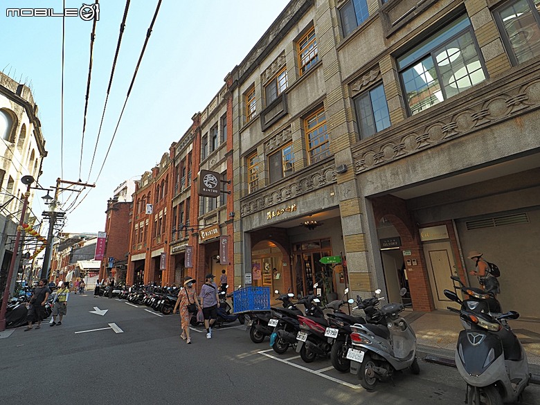 大稻埕歷史風貌特定專用區、Olympus Plaza Taipei、永樂町派出所、十連棟、大稻埕辜宅、福生堂醫院，順便品嚐昭和浪漫洗濯屋的烤糰子與甜點冰品 — 2026初夏之大稻埕散策 北段 — 民生西路以北至民權西路大橋頭站之間