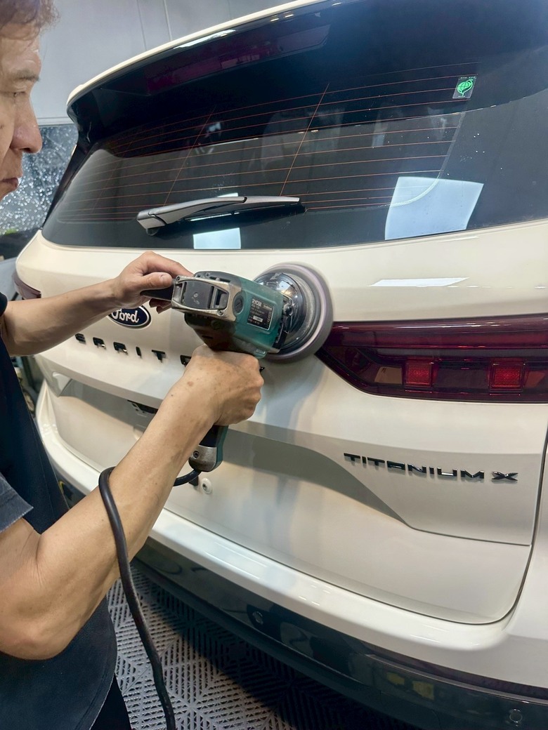 【心得】白車人的崩潰!姊姊的 Ford TERRITORY 被雨水毀容...台南手工拋光+陶瓷鍍膜初體驗