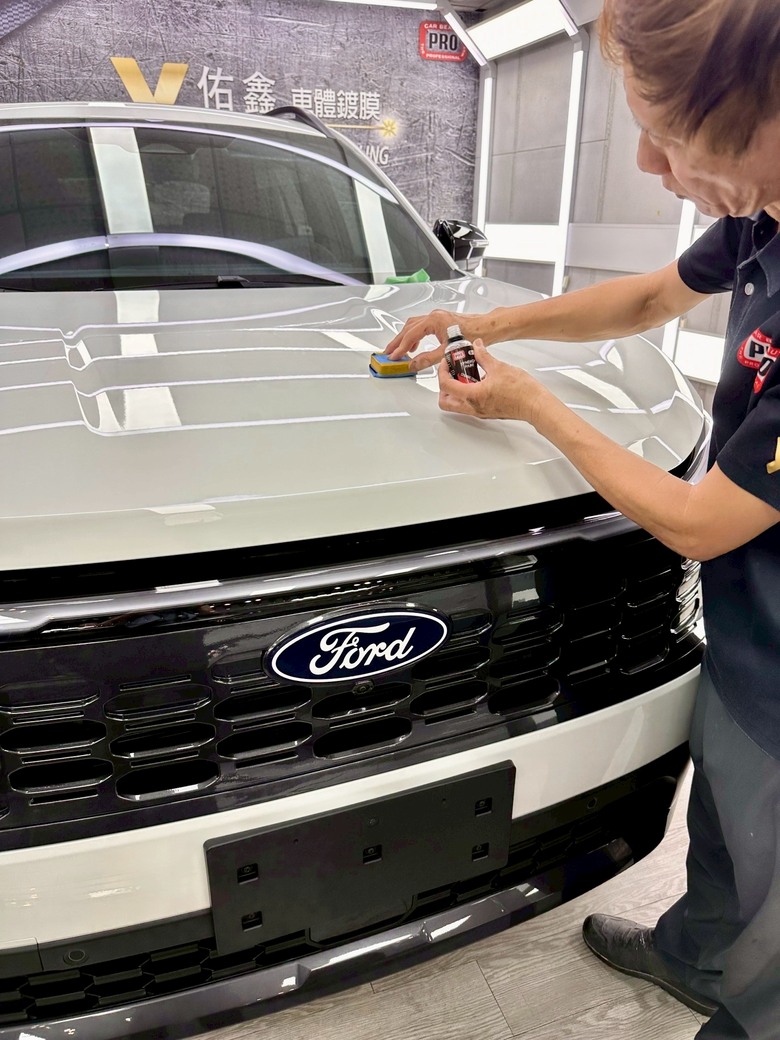 【心得】白車人的崩潰!姊姊的 Ford TERRITORY 被雨水毀容...台南手工拋光+陶瓷鍍膜初體驗