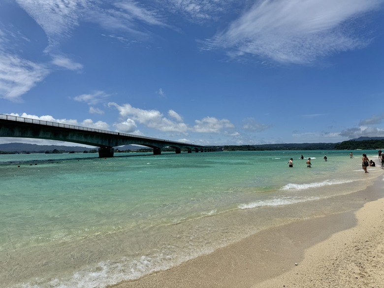沖繩自由行 DAY2|古宇利大橋絕美海景、美國村夕陽、名護魚食堂,沖繩北部一日自駕攻略!