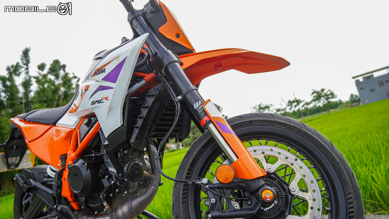 KTM 390 SMC R 試駕｜街車以上，滑胎以下