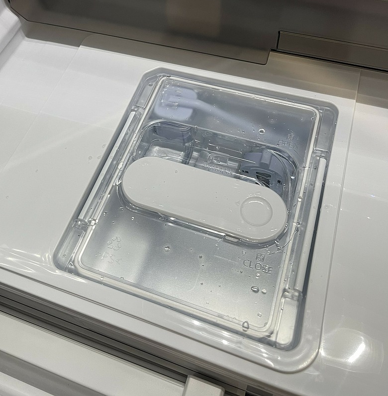 點我看大圖 【體驗合作】三菱電機日製電冰箱 MR-WZ54K 使用心得篇-靜謐運轉下的純粹冰爽鮮味