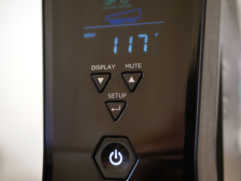 點我看大圖 CyberPower GX150C2M不斷電系統 簡易開箱