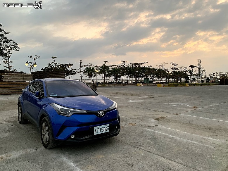 再見了，我的小藍：一部 Toyota C-HR 與我們家的九年時光