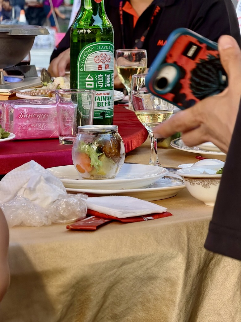 【食記】見識到南部辦桌的實力!大廠發表會指定高屏外燴,現場現烤龍蝦、老酒海大蝦氣勢有狂!