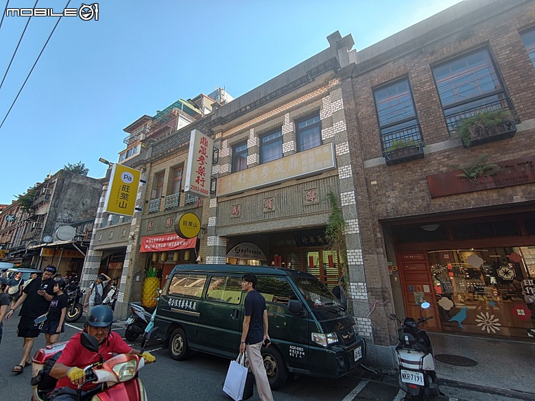大稻埕歷史風貌特定專用區、Olympus Plaza Taipei、永樂町派出所、十連棟、大稻埕辜宅、福生堂醫院，順便品嚐昭和浪漫洗濯屋的烤糰子與甜點冰品 — 2026初夏之大稻埕散策 北段 — 民生西路以北至民權西路大橋頭站之間