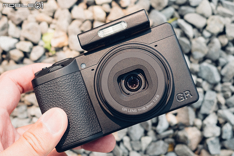 RICOH GR IV Monochrome 評測報告｜以純粹光影、譜寫口袋裡的黑白詩篇！