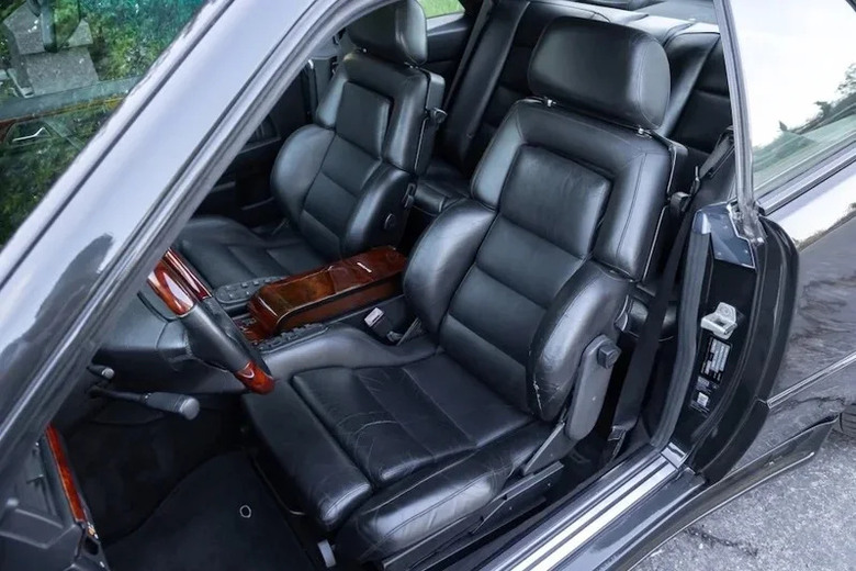 Mercedes-Benz 300 CE-24 AMG 3.4寬體版現身拍賣 272hp經典直六絕響！