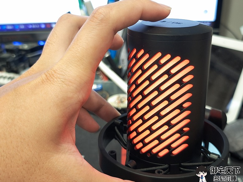 開箱｜FANTECH MCX04 USB 電容式 RGB 麥克風 - 入門到中階玩家需求一次到位，2 千內有找的電腦麥克風！